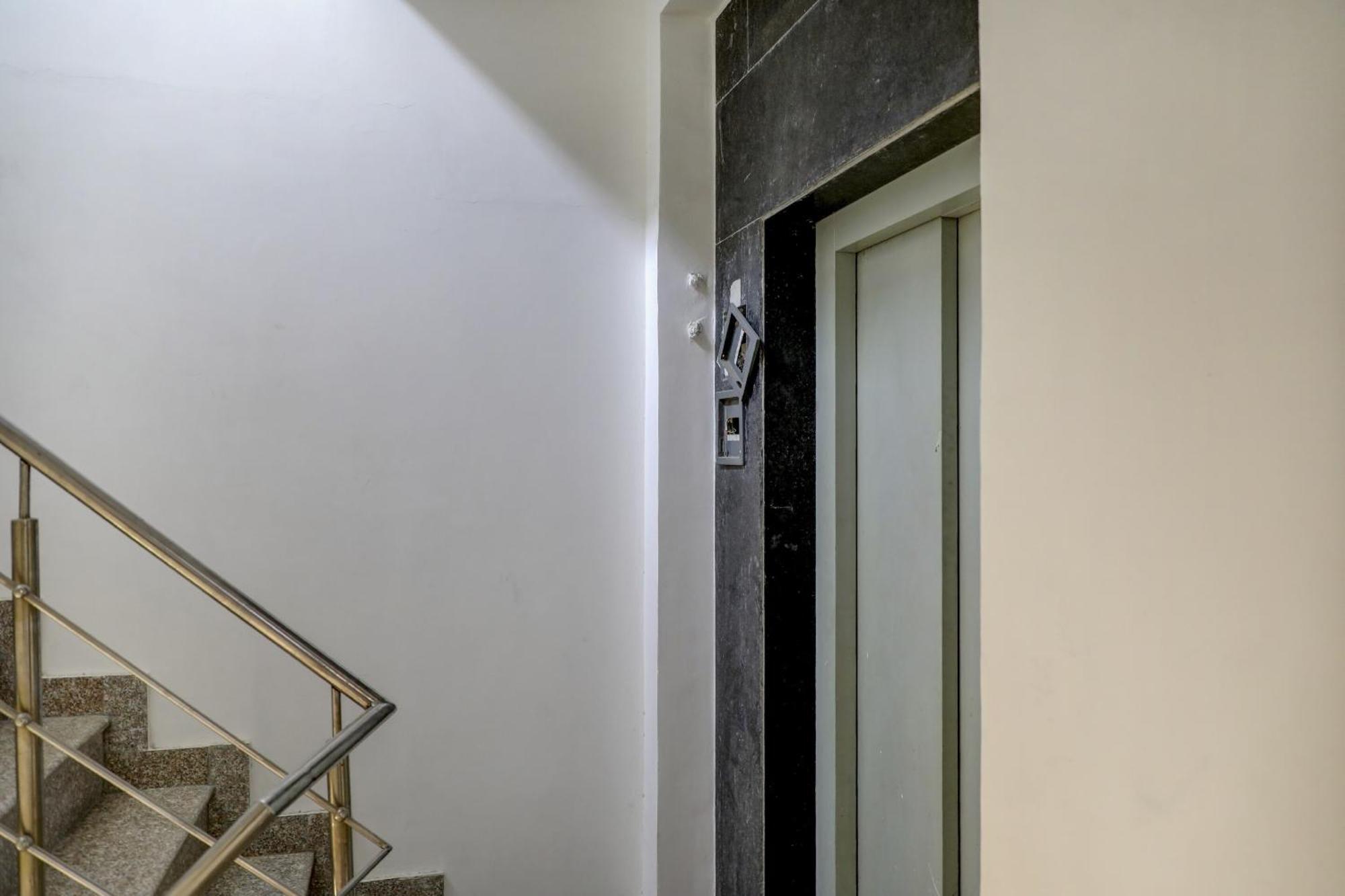 Collection O R S Villa Near Lotus Temple Ню Делхи Екстериор снимка